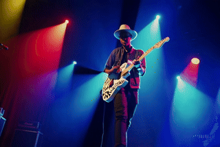 Datei:Bruno Mars Electric Guitar This Machine Kills Fascists.gif