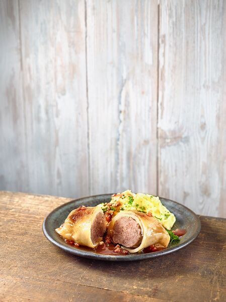 Datei:LeBuffet Kohlroulade Freiburgspiel-Galeria Restaurant.jpg
