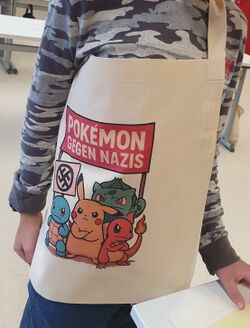 Pokemon gegem Nazis Tasche.jpg